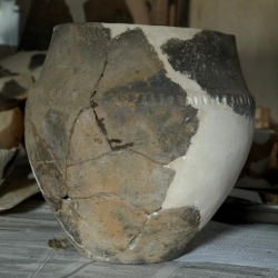 archeologia ratownicza badania przy DK 94 naczynie kultura łużycka